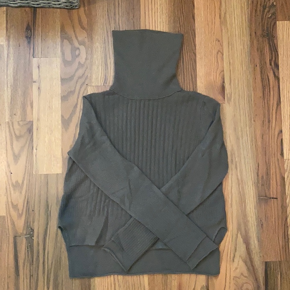 Inhabit Always-A-Staple Cashmere Turtleneck